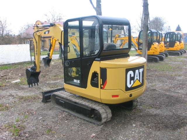 koparkikrakow.pl - CAT 3025C z 2006 roku — zdjęcie 2