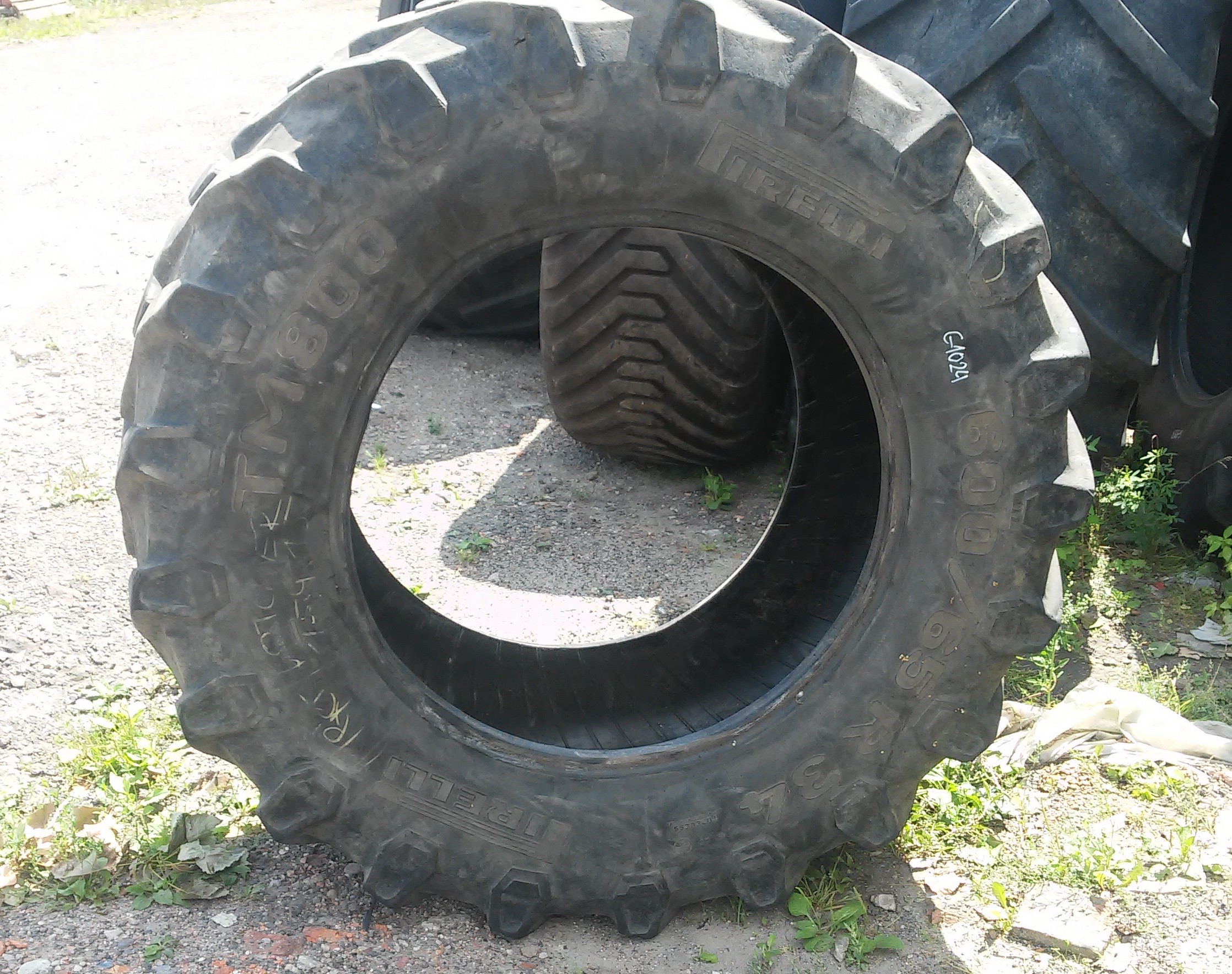 (G1031) Opona 600/65 R34  Pirelli TM800 — zdjęcie 2