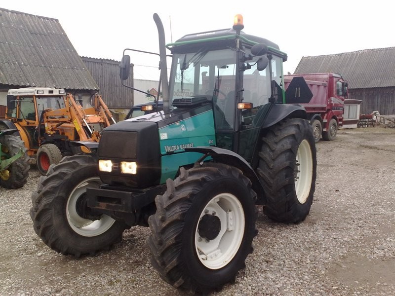 Ciągnik rolniczy Valtra 900 , rok .1999 — zdjęcie 1