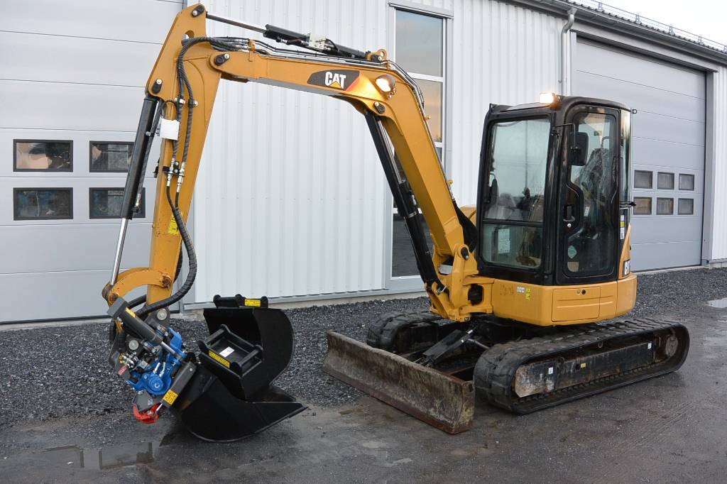 Caterpillar 305E - minikoparka — zdjęcie 1