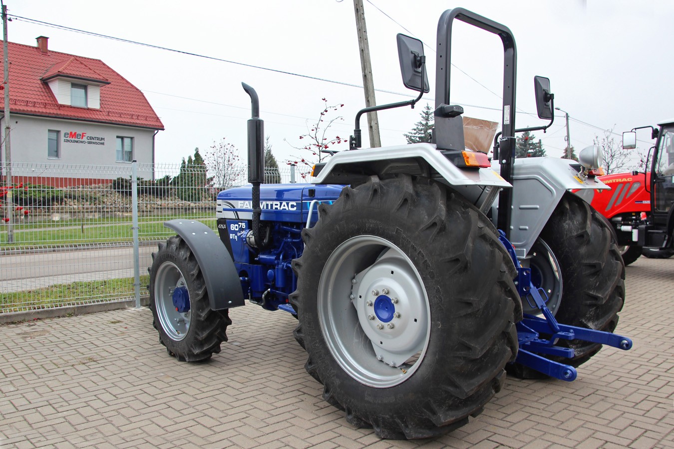 Ciągnik Farmtrac 6075 DT Rops Heritage — zdjęcie 3