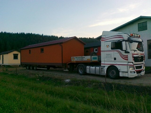 Transport maszyn budowlanych, koparek, spycharek — zdjęcie 3