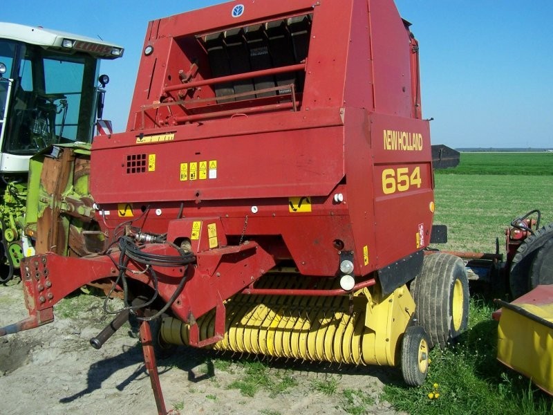 Prasa New Holland 654