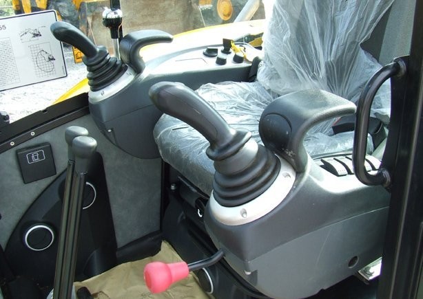 .Mini koparka JCB 8055 RTS z roku 2010. — zdjęcie 4