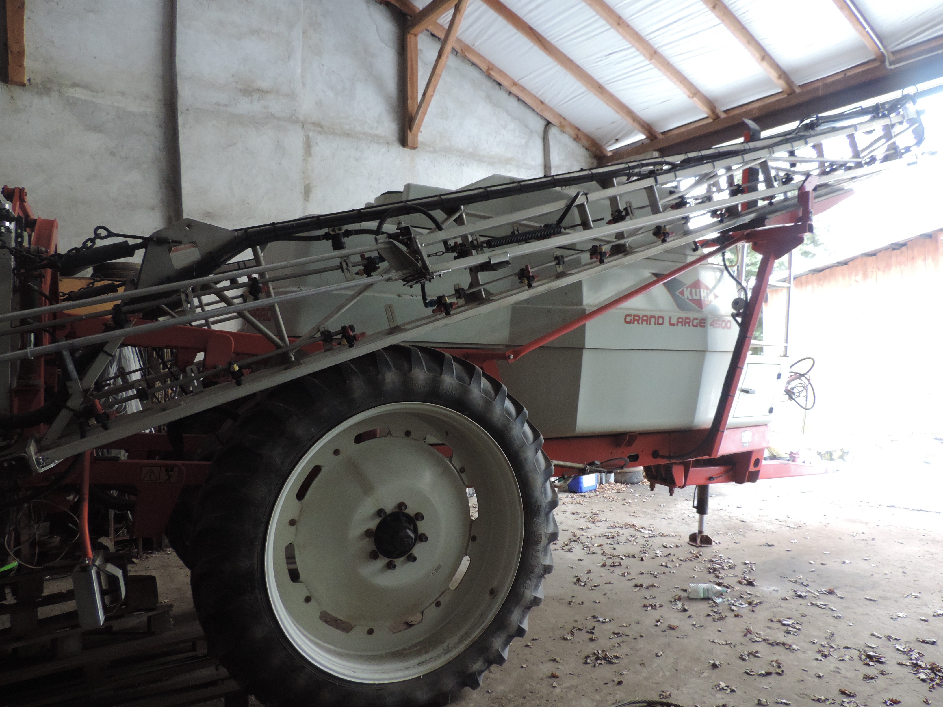 Opryskiwacz KUHN GRAND LARGE 450, 2011 r., 28 m., pojemność 4500 l — zdjęcie 1