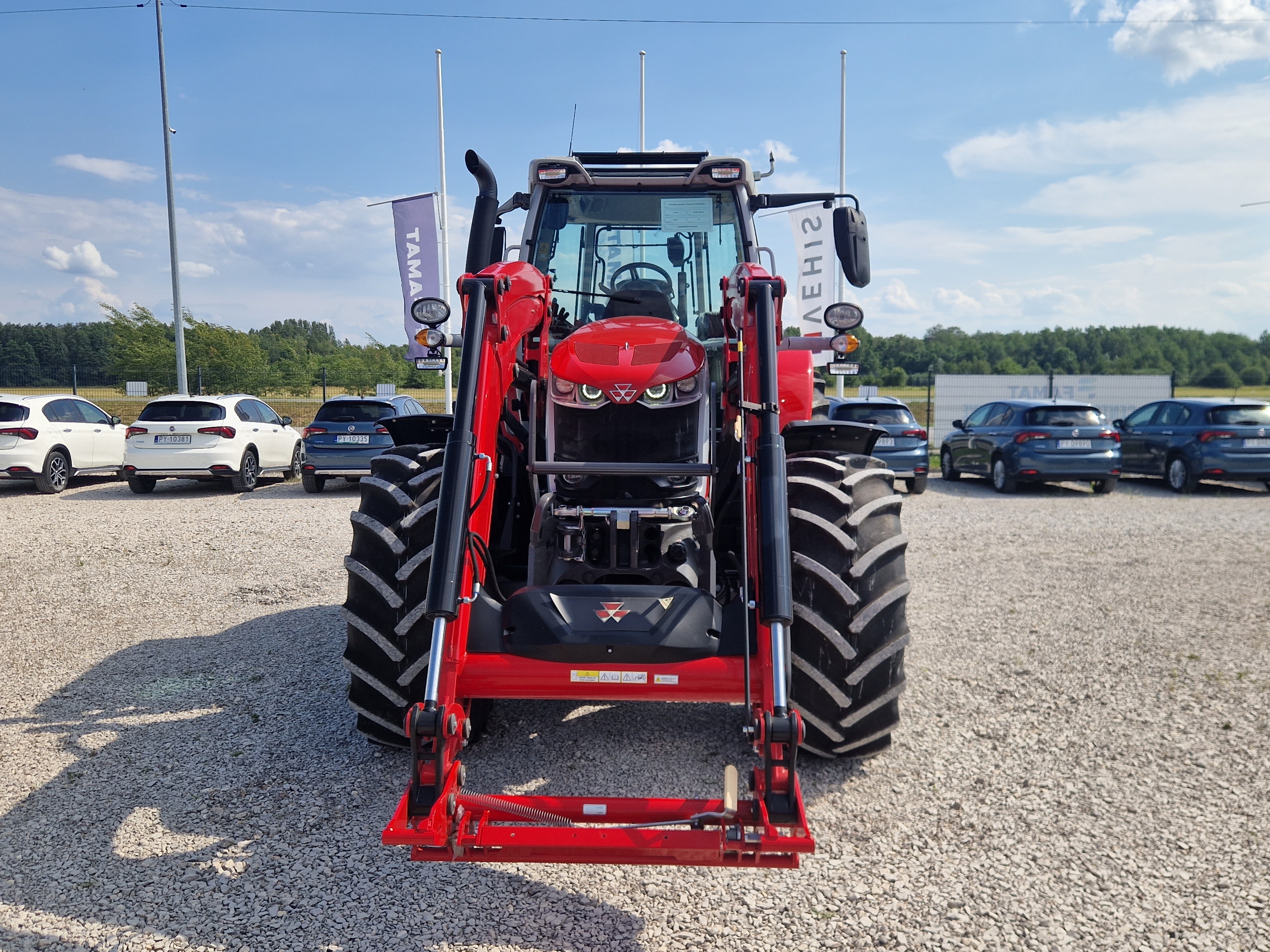 Ciągnik rolniczy Massey Ferguson 6S.145 z ładowaczem czołowym 2023 r. — zdjęcie 2