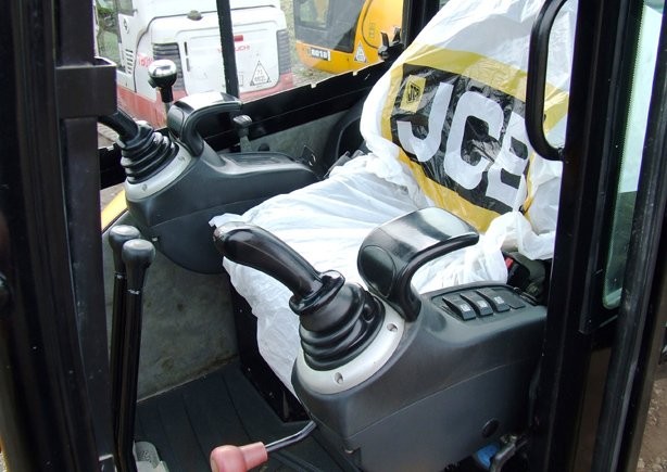 Minikoparka gąsienicowa JCB 8025 ZTS rok 2007 — zdjęcie 3