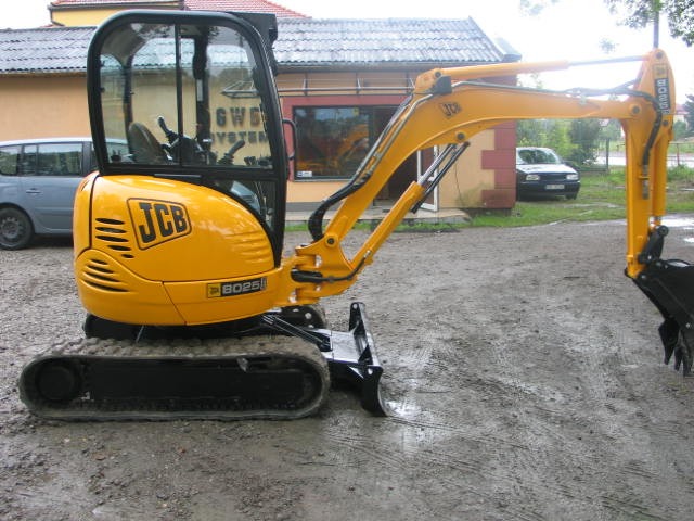 JCB 8025zts z 2006 roku - okazja — zdjęcie 1