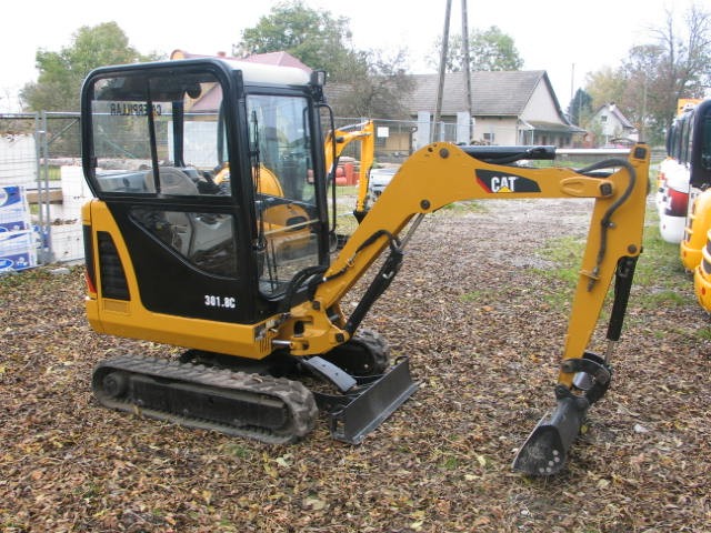 Sprzedaż minikoparek Kraków - CAT 3018C 2008 — zdjęcie 3