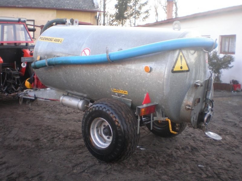 Beczkowóz Pomot Chojna 4000l ocynk 2003r jak nowy — zdjęcie 3
