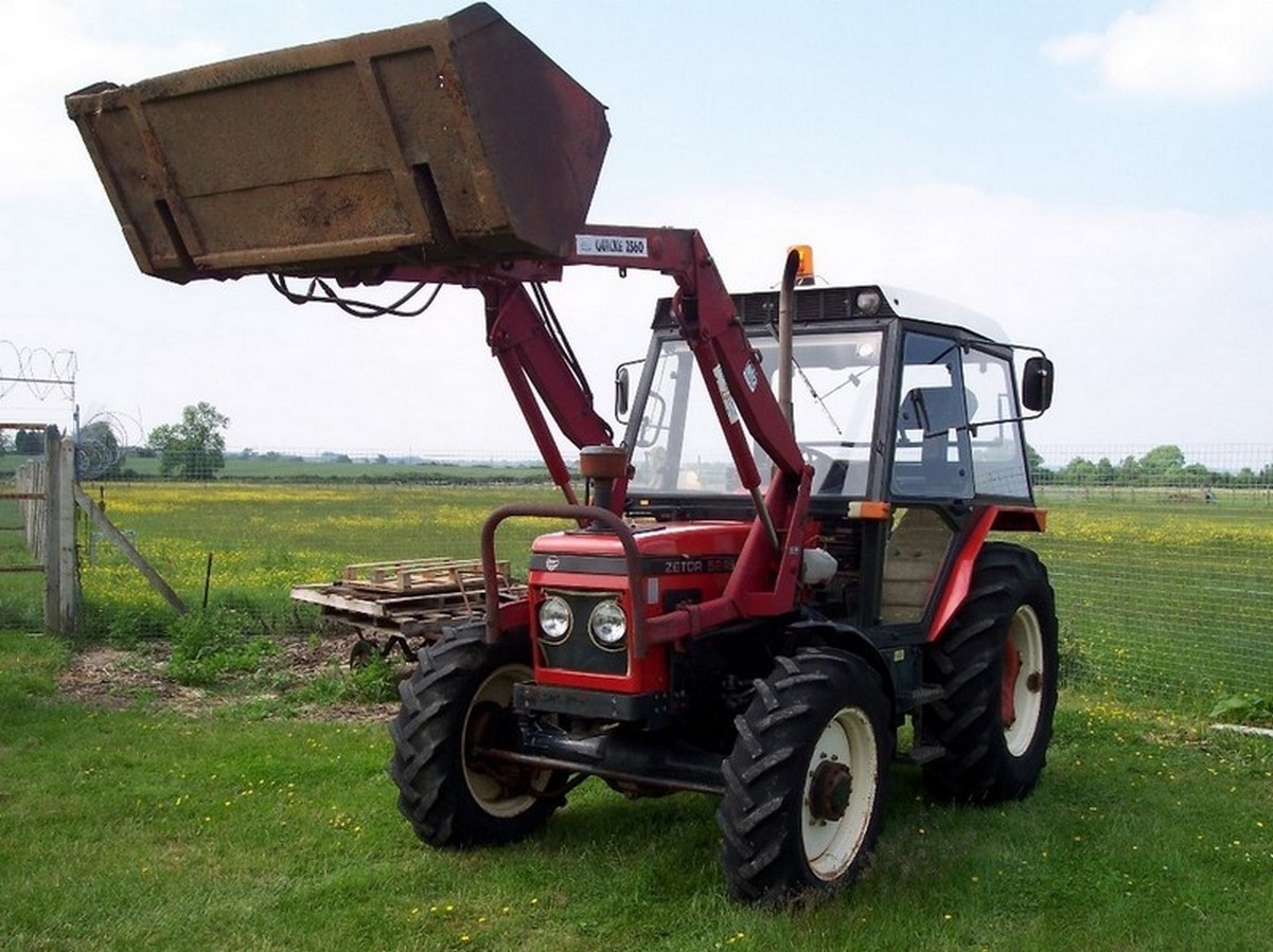 Zetor 5E2-4Y5 z ładowaczem — zdjęcie 1
