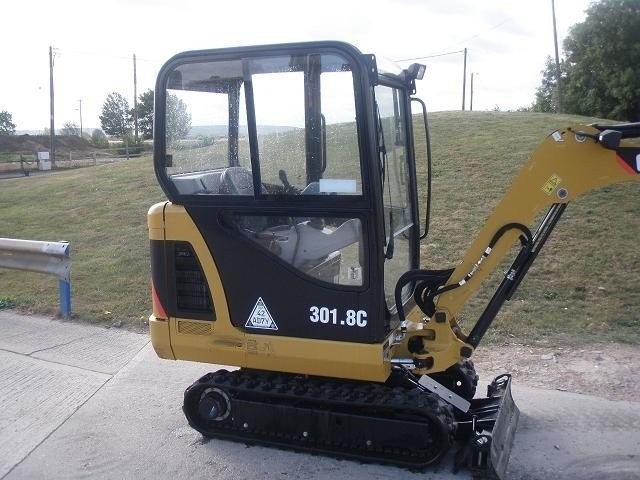 CATERPILLAR 301.8C (1790 kg) Elpronar Kraków — zdjęcie 2