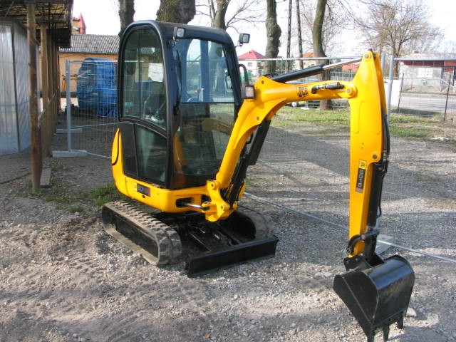 JCB 8018 z 2008, 2010 oraz 2011 roku - sprzedam — zdjęcie 2