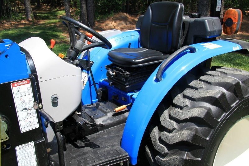 Sprzedanie New Holland Boomer 04.0F — zdjęcie 4