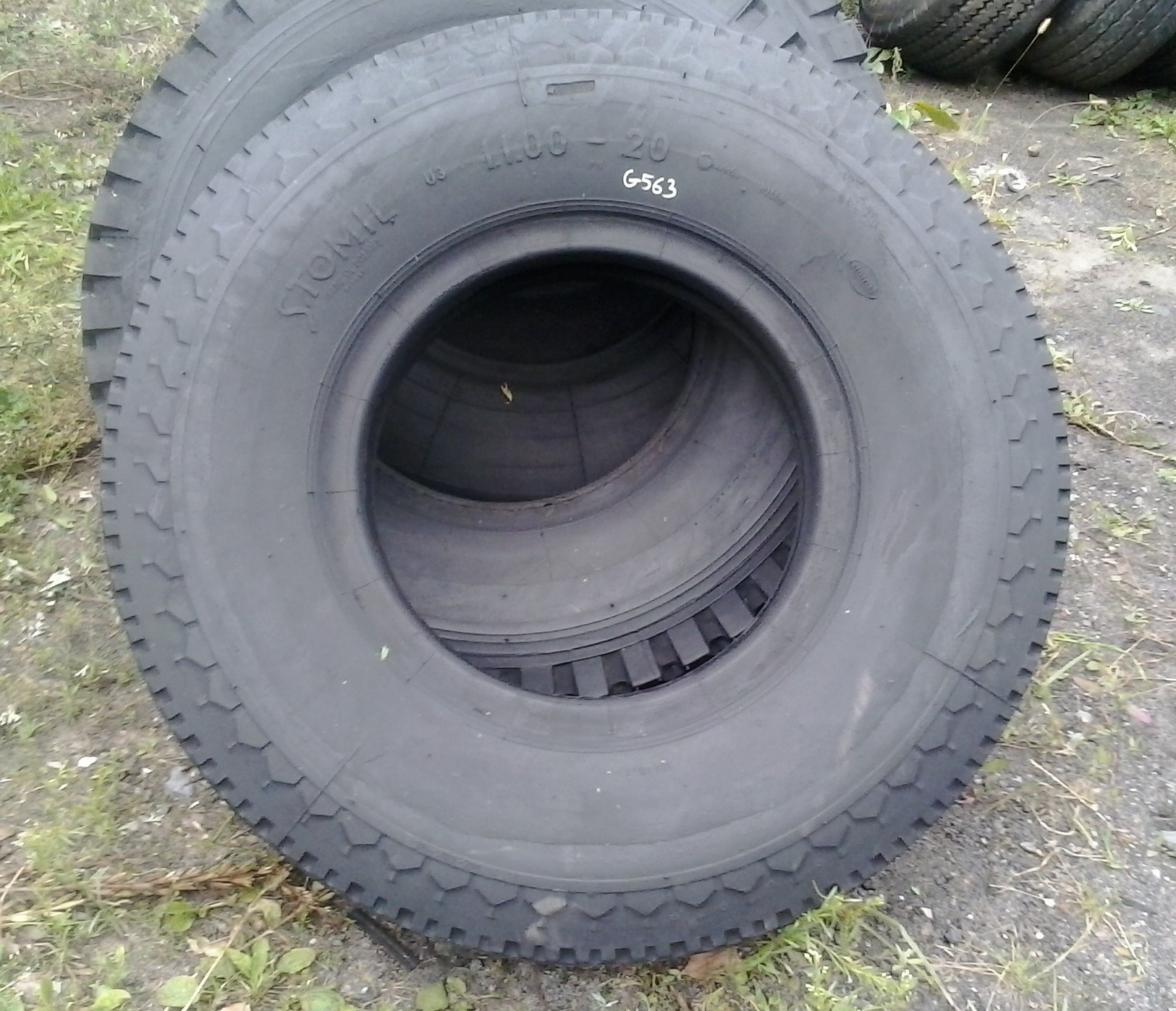 (G563) Opona 11.00 R20 Stomil  — zdjęcie 2