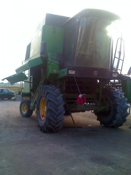 SPRZEDAM KOMBAJN ZBOŻOWY JOHN DEERE 1075 — zdjęcie 3