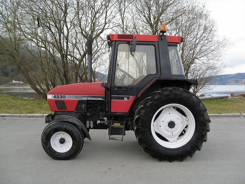 Case IH 4230 — zdjęcie 3