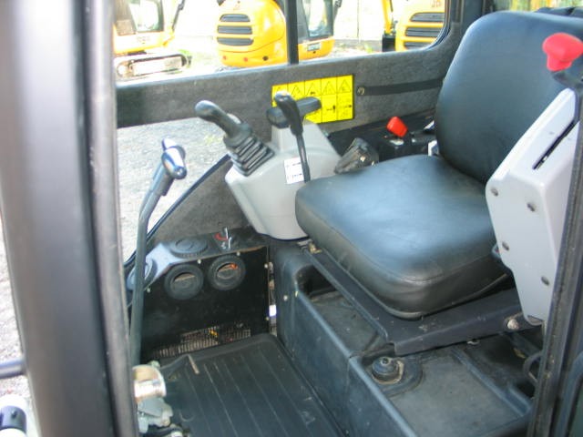 Sprzedam koparkę Bobcat E16 z 2013 roku — zdjęcie 5