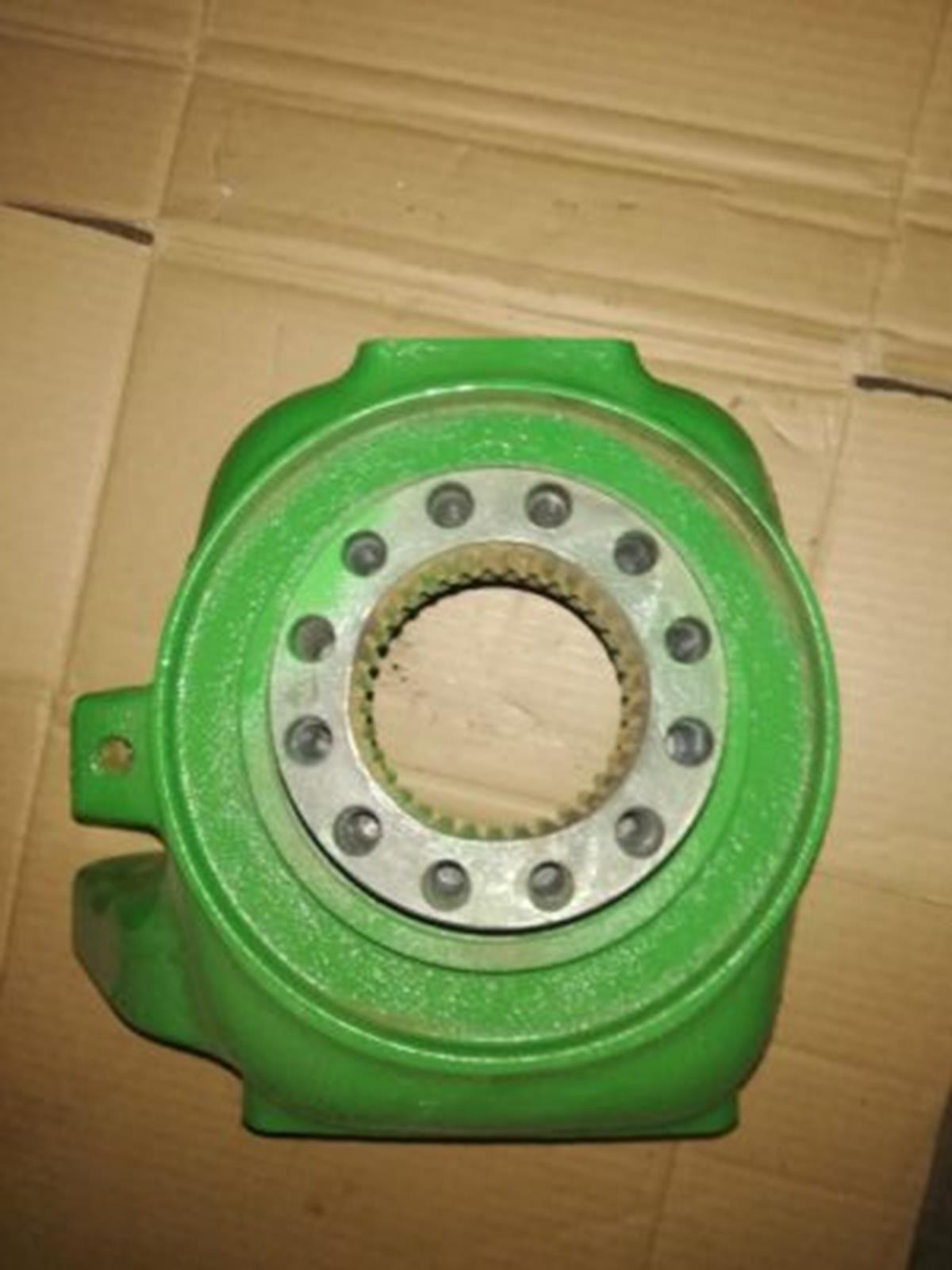 Zwrotnica John Deere 5083E, 5085E, 5090E, 5090EH, 5093E, 5095M, 5095MH — zdjęcie 1