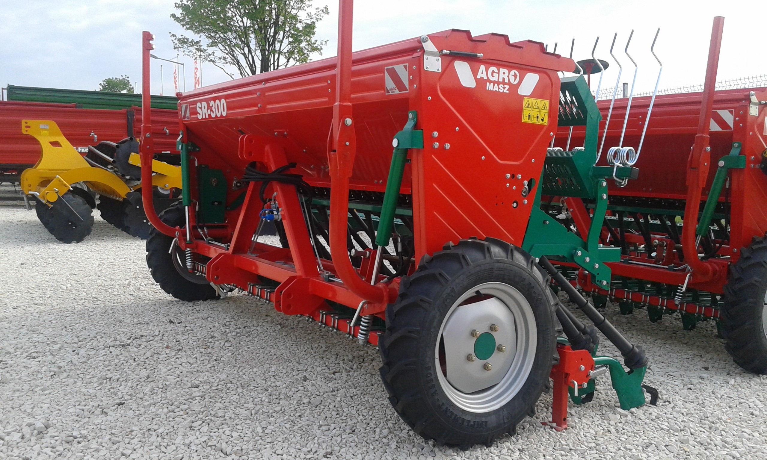 Siewnik zbożowy rzędowy SR300 Agro-Masz  — zdjęcie 1