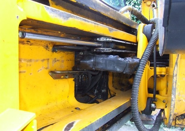 JCB 3CX z roku 2006 /Sterowanie w Joysticku — zdjęcie 4