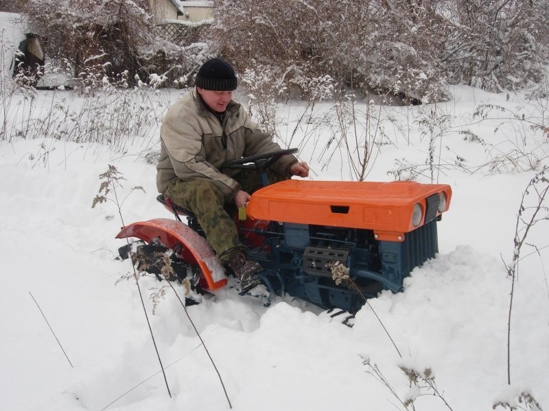 Kubota B6000 mini traktor ogrodniczy.  — zdjęcie 3