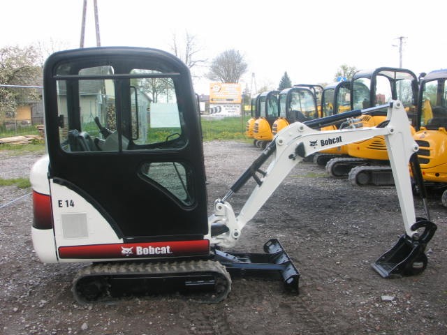Bobcat E14 z 2010 roku - super stan — zdjęcie 1