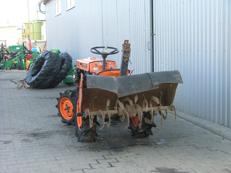 Mini traktorek Kubota B6000 — zdjęcie 1