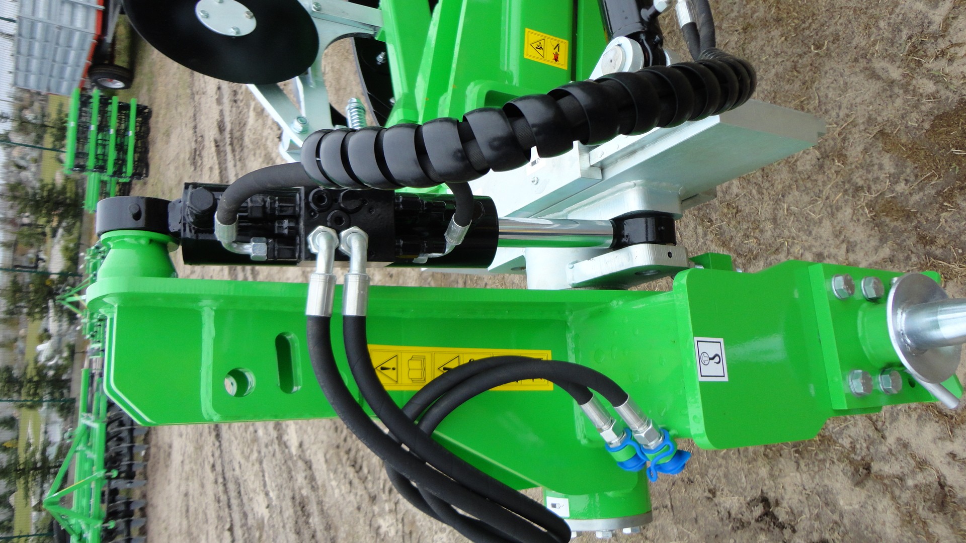 Pługi obrotowe Bomet 18'' resorowe 4 skiby + kroje — zdjęcie 4