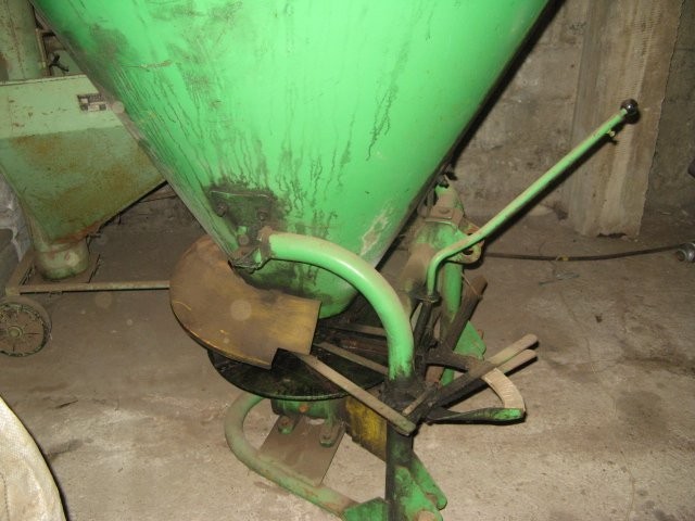 Rozsiewacz nawozu ? lej — zdjęcie 2