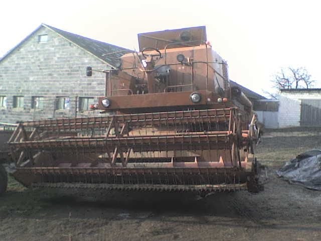 pilnie sprzedam kombajn zbozowy Bizon Z056/5  z sieczkarnia 1987 rok — zdjęcie 2