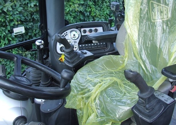 JCB 3CX z roku 2006 /Sterowanie w Joysticku — zdjęcie 3