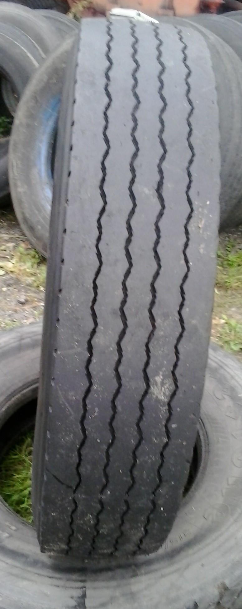 (G570) Opona 11.00 R20  — zdjęcie 1