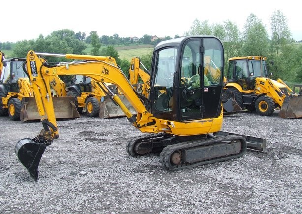 Mini koparka JCB 8025 ZTS z roku 2007 — zdjęcie 1
