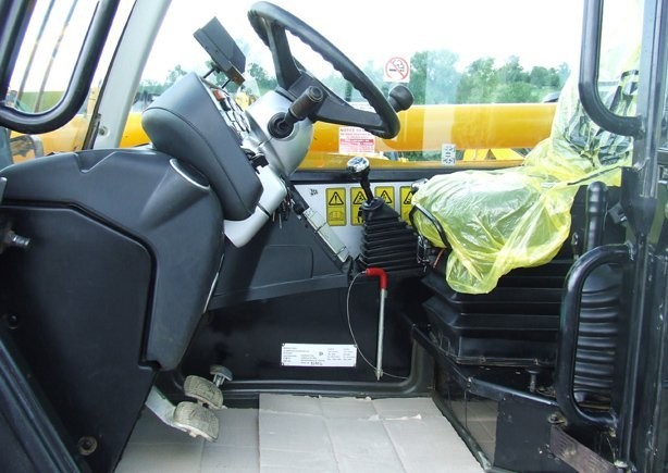 Ładowarka teleskopowa JCB 535-125 z roku 2006 — zdjęcie 4