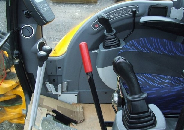 JCB 8080 ZTS - 2008 r. — zdjęcie 3