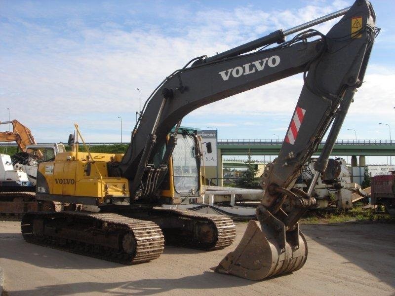 KOPARKA GĄSIENICOWA VOLVO EC210 BLC 2005 — zdjęcie 4