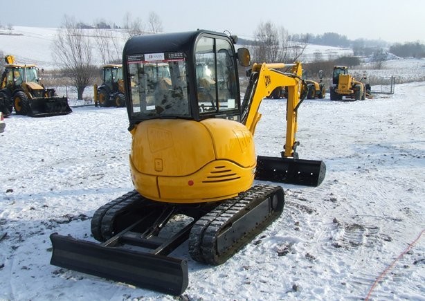 JCB 8032 ZTS - 2006 r. — zdjęcie 2