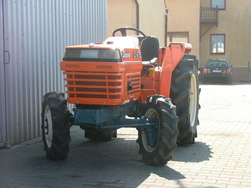 Mini traktorek Kubota L1-275, 27KM, 4x4 — zdjęcie 3