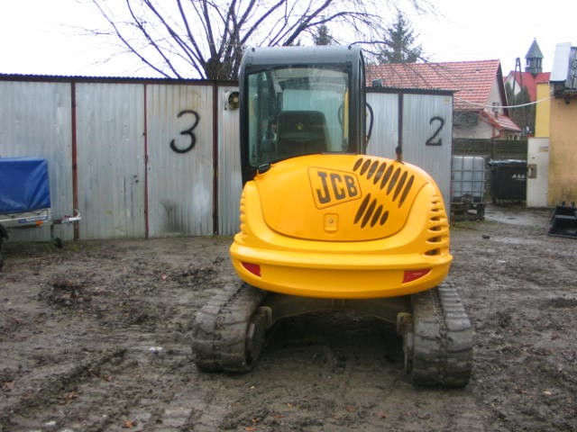 JCB 8065 RTS z 2010 roku — zdjęcie 3