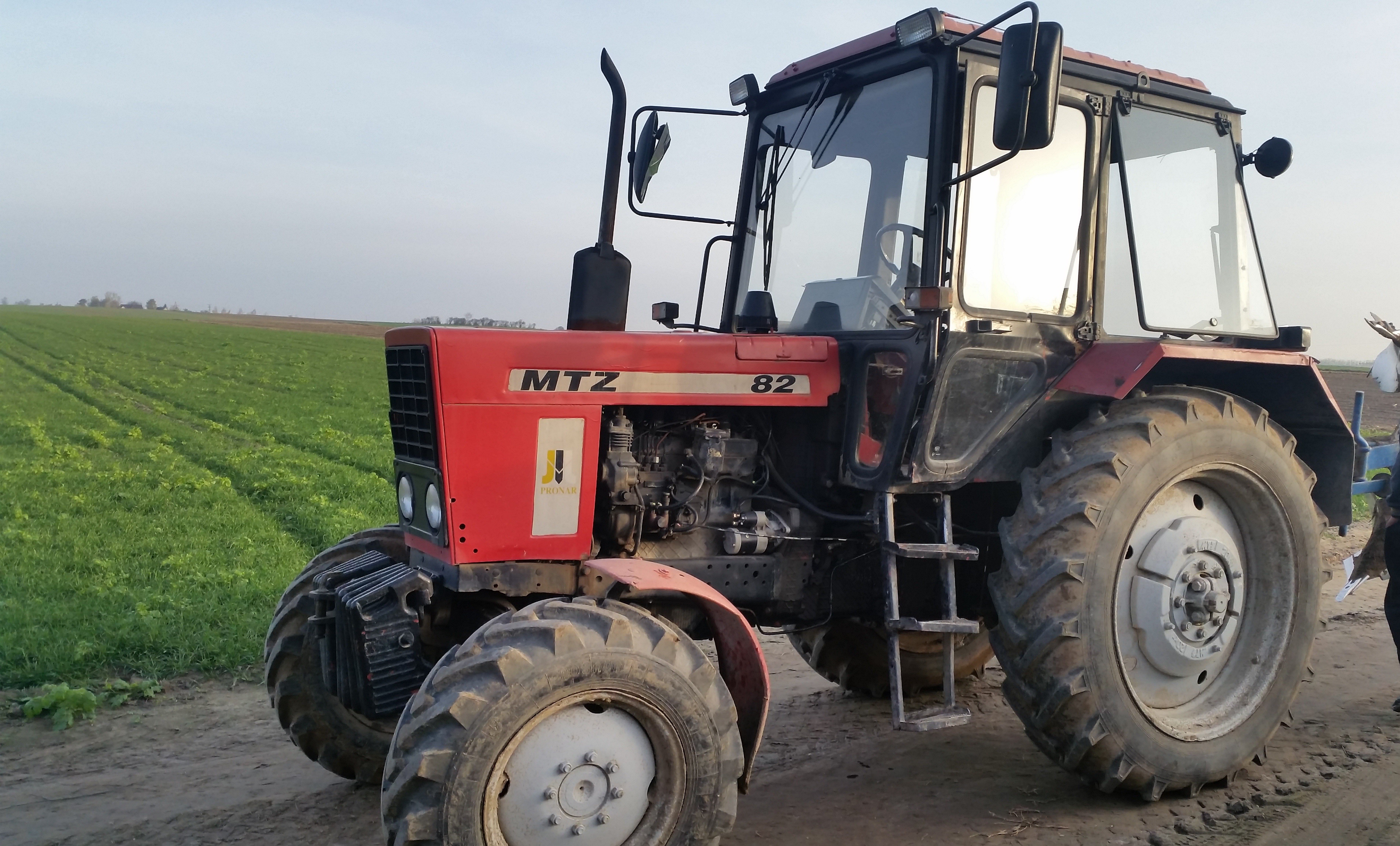 MTZ 82 Ciągnik Traktor — zdjęcie 1