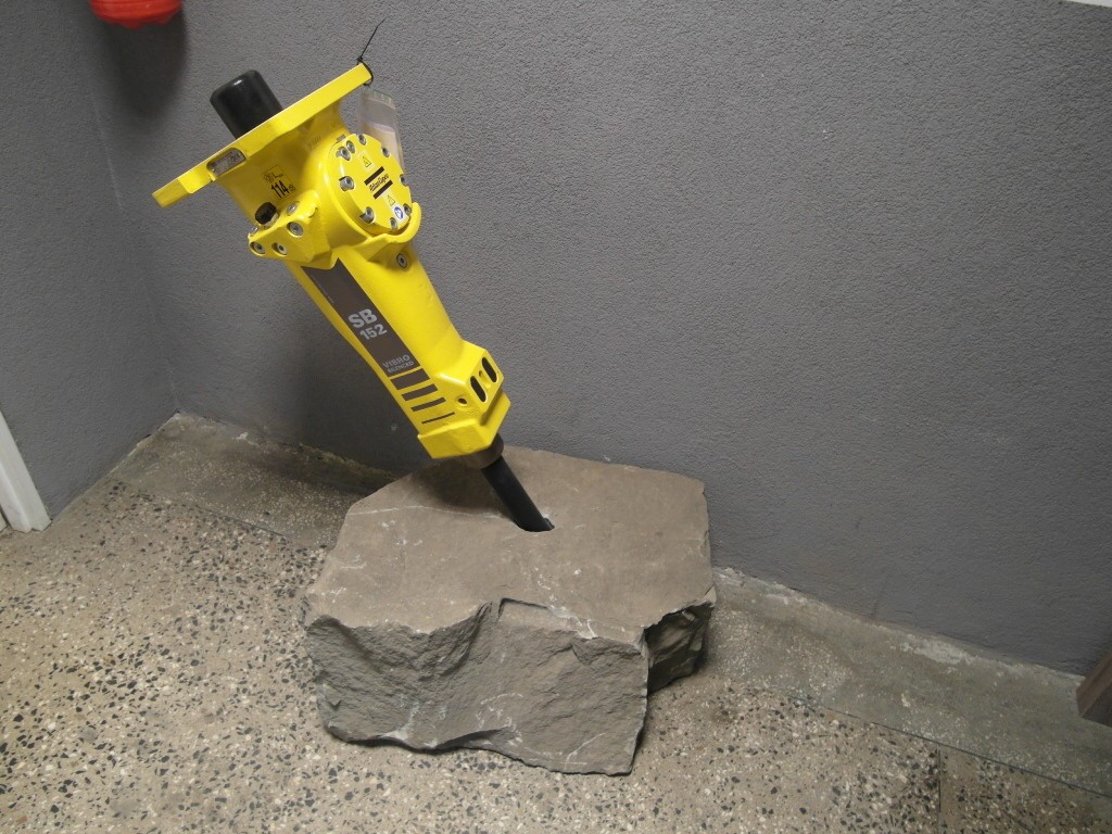 Młot hydrauliczny Atlas Copco SB302 JCB 3CX, CAT 432, VOLVO BL 71 — zdjęcie 6