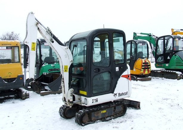 minikoparka BOBCAT E16