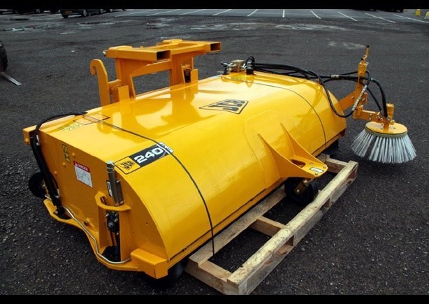Zamiatarka JCB 240 SC — zdjęcie 1
