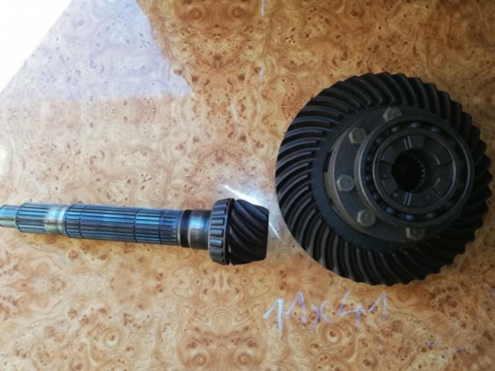 Wałek ataku koło talerzowe John Deere 5045E, 5055E, 5065E, 5065M, 5075 — zdjęcie 1