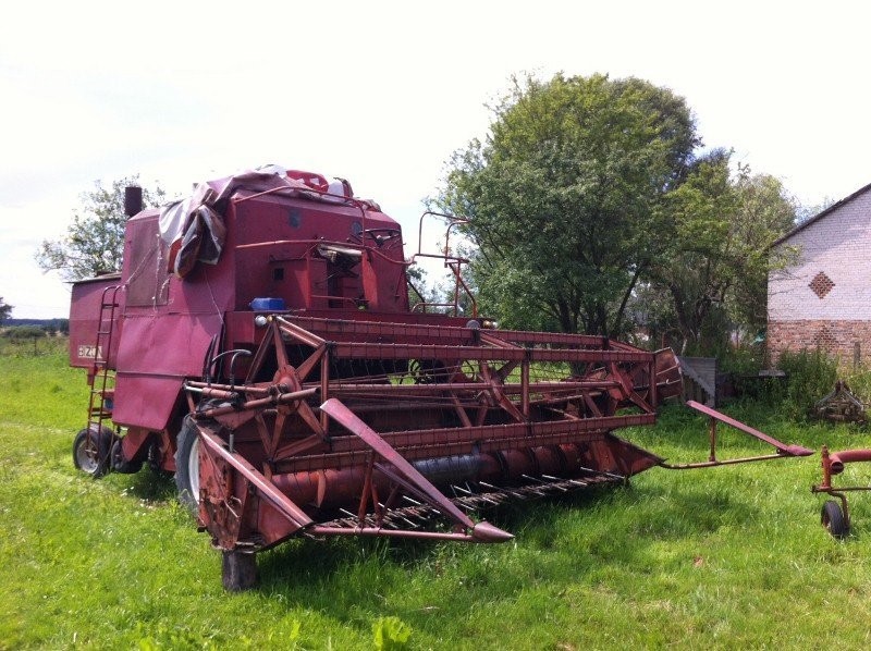 Kombajn zbożowy BIZON Z040 — zdjęcie 1