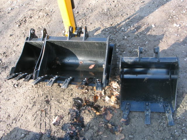 Minikoparka JCB 8018 - 2010 rok - niski przebieg — zdjęcie 6