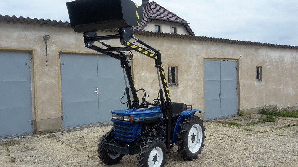  Ciągnik Iseki 116I0 TS + ładowacz czołowy — zdjęcie 4