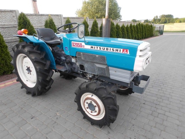 Mitsubishi D2050 Super stan mini traktor iseki kubota yanmar — zdjęcie 1