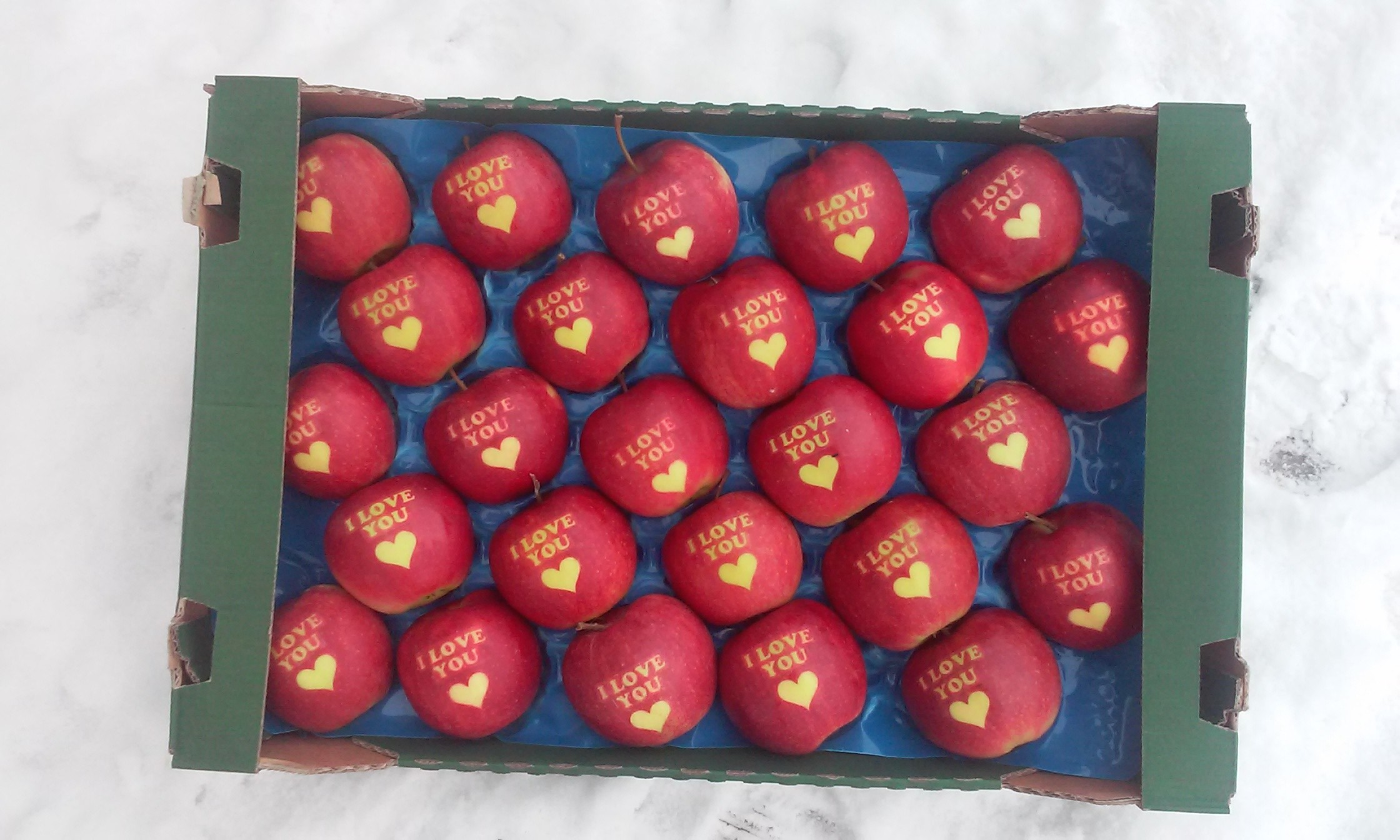 Sprzedam jabłka z napisem I LOVE YOU i KOCHAM CIĘ z serduszkiem — zdjęcie 2